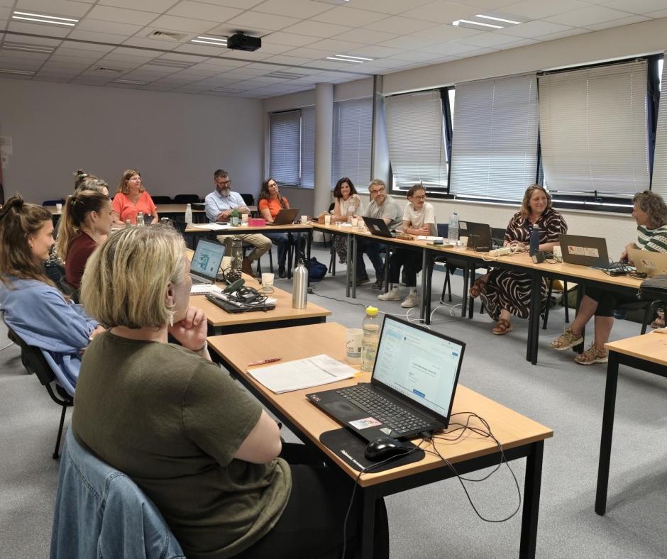 participants en réunion régionale prélude